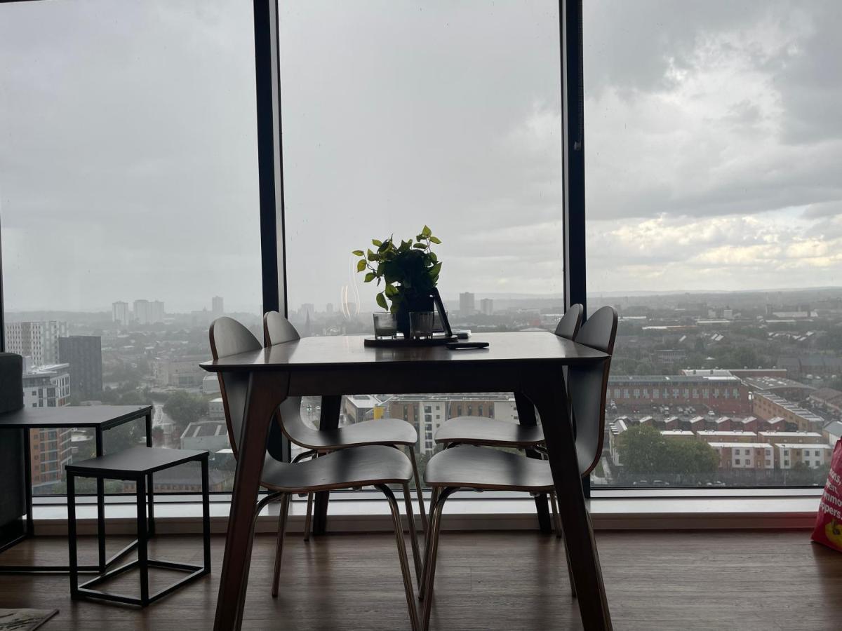 Luxury 2 Bedroom En-Suite Apartment Balcony Views Manchester Ngoại thất bức ảnh