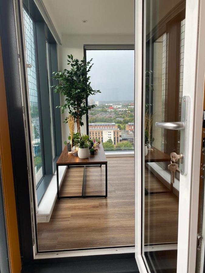 Luxury 2 Bedroom En-Suite Apartment Balcony Views Manchester Ngoại thất bức ảnh